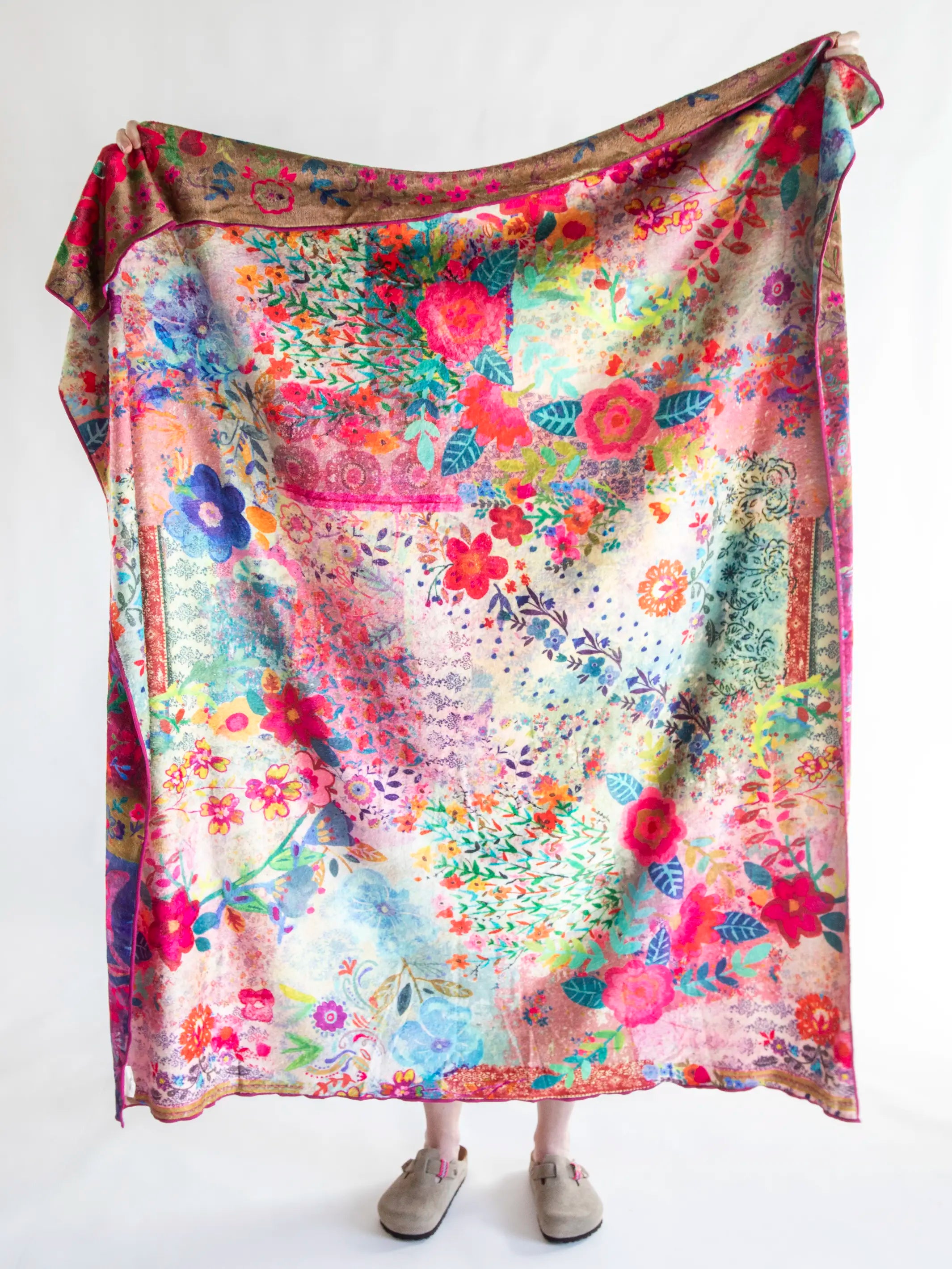 Double-Sided Cozy Throw Blanket - Jewel Border