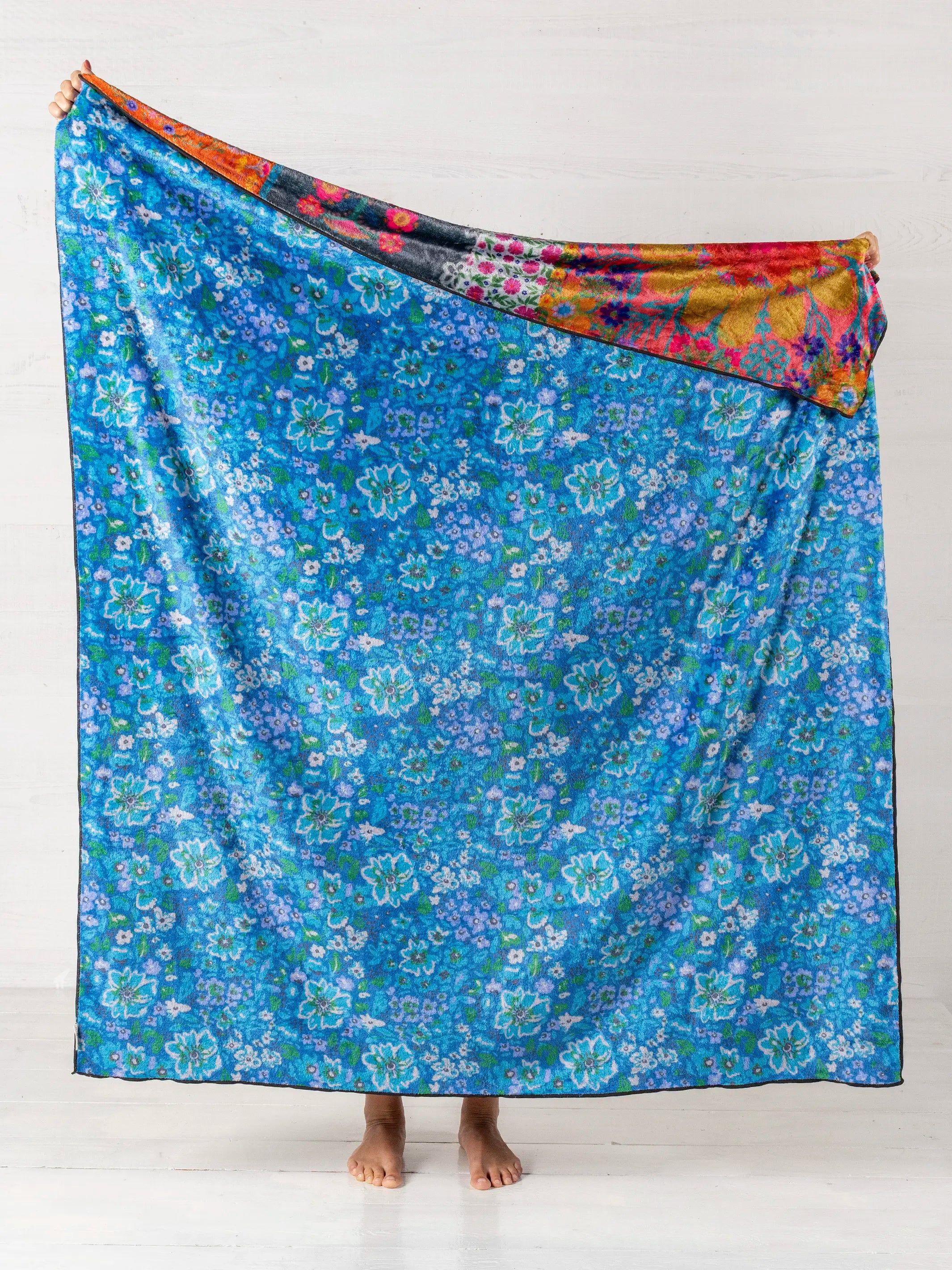 Double-Sided Cozy Throw Blanket - Dog