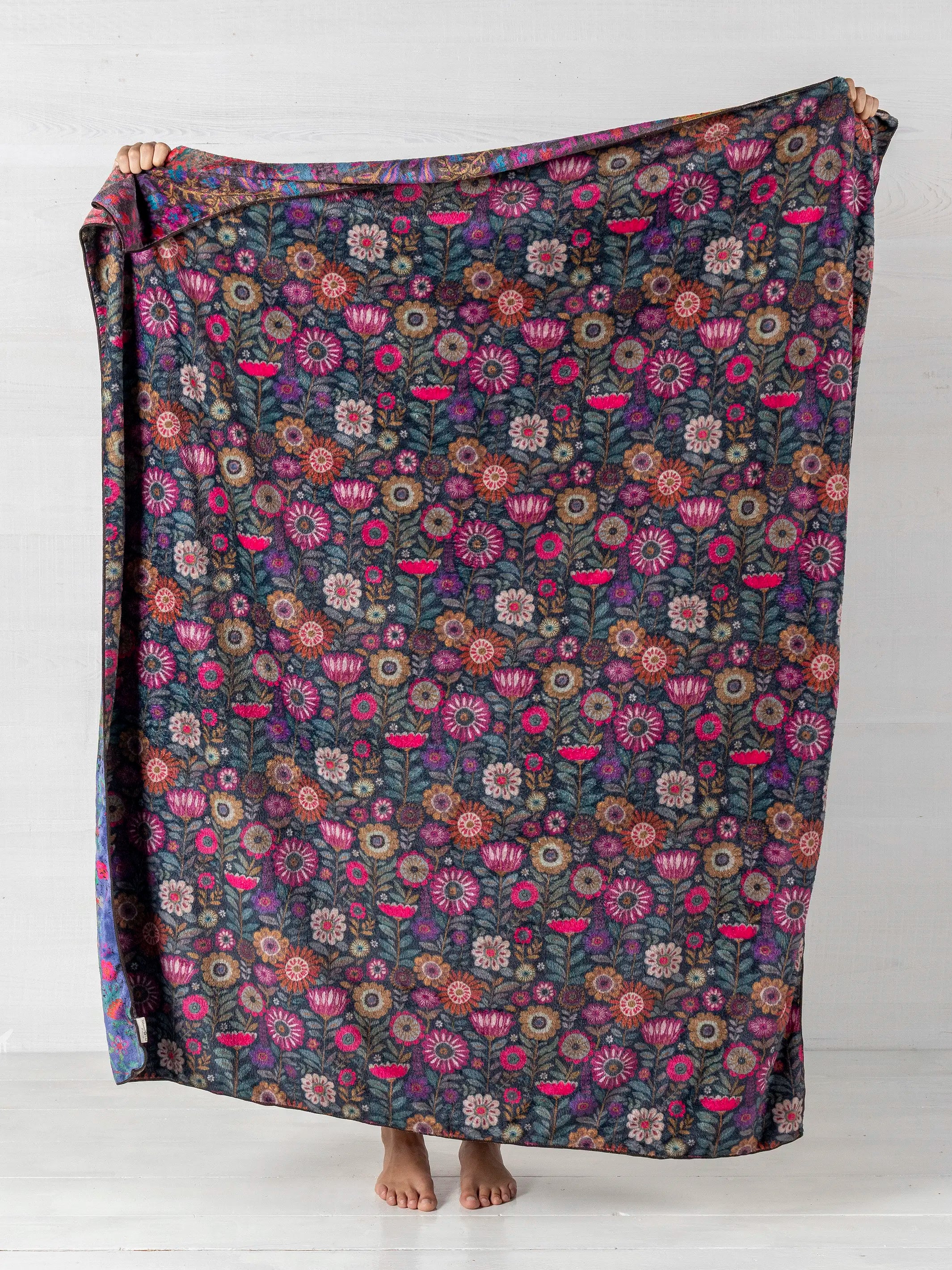 Double-Sided Cozy Throw Blanket - Cottage