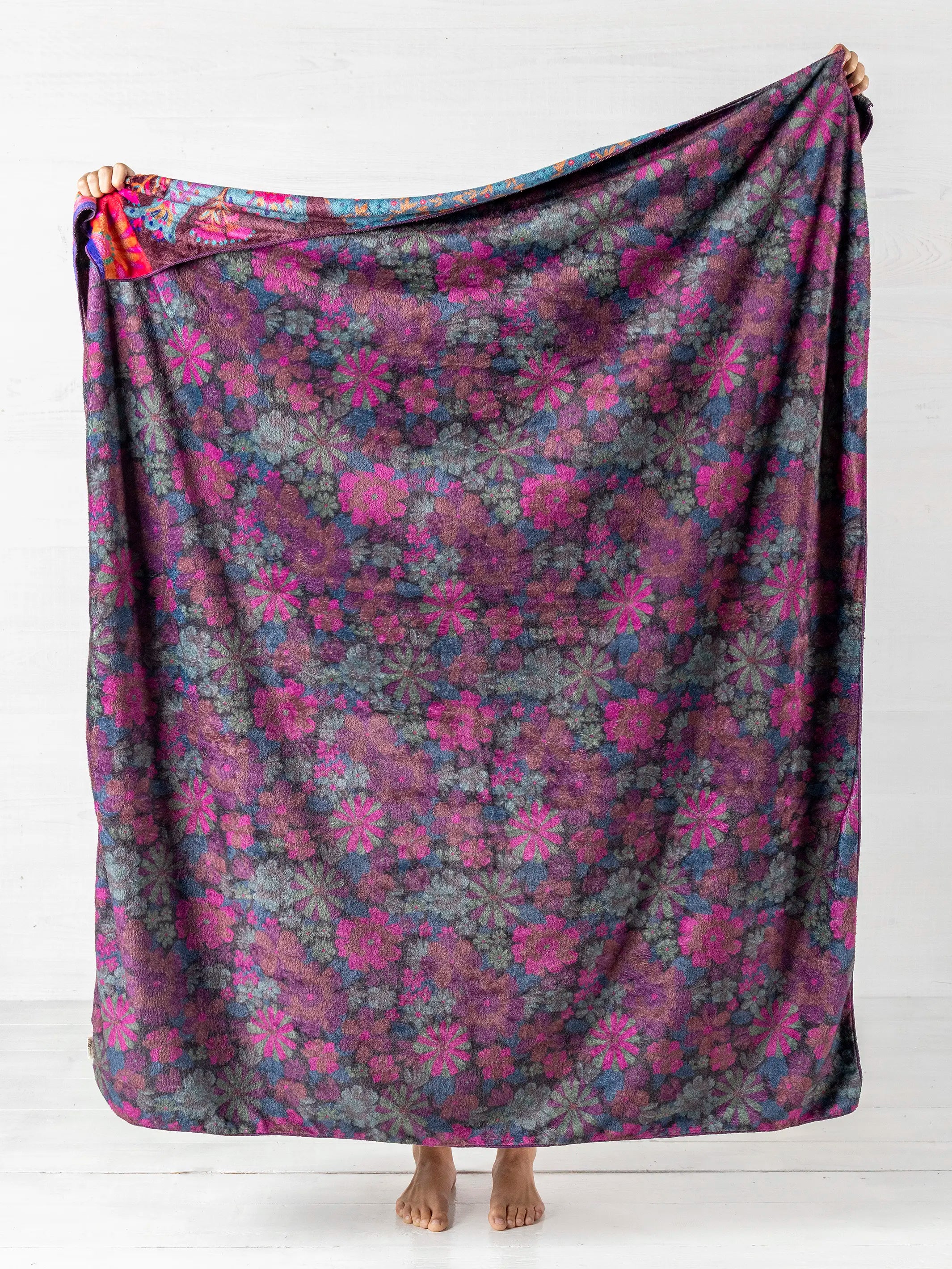 Double-Sided Cozy Throw Blanket - Magenta Birds