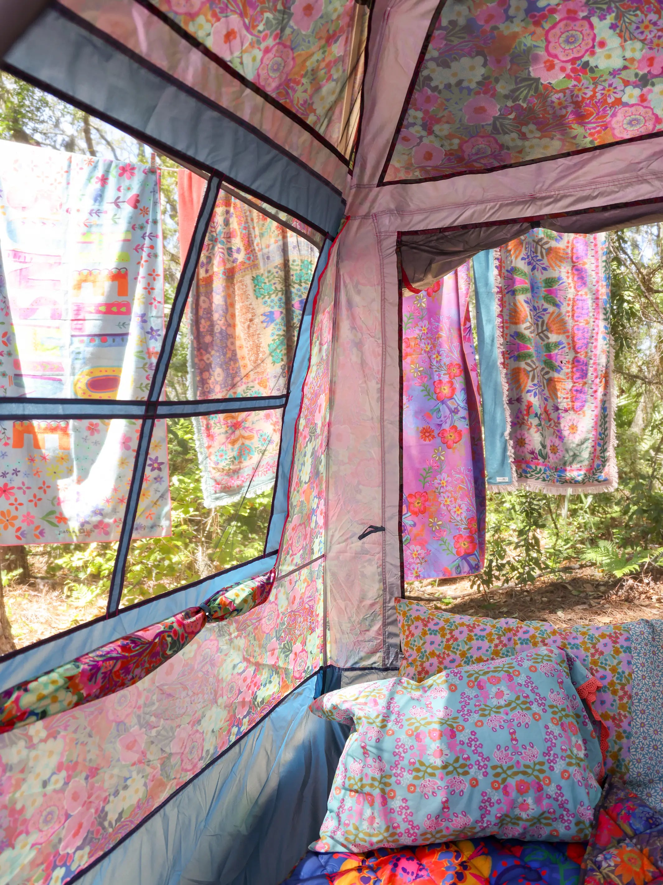 Live Happy Camping Tent - Cozy Cottage